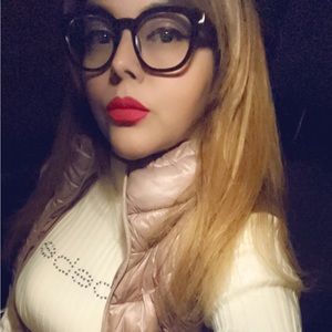 Meet your Posher, Daniela